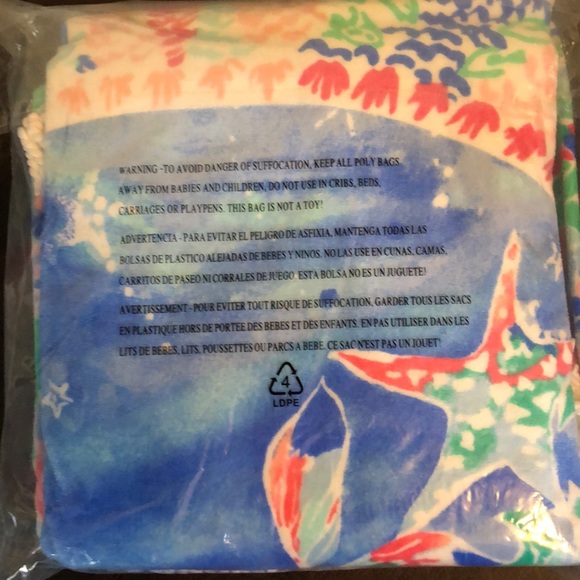 SOLD❌NWT Lilly Pulitzer Circa towel, Blue Bennet - Picture 4 of 4